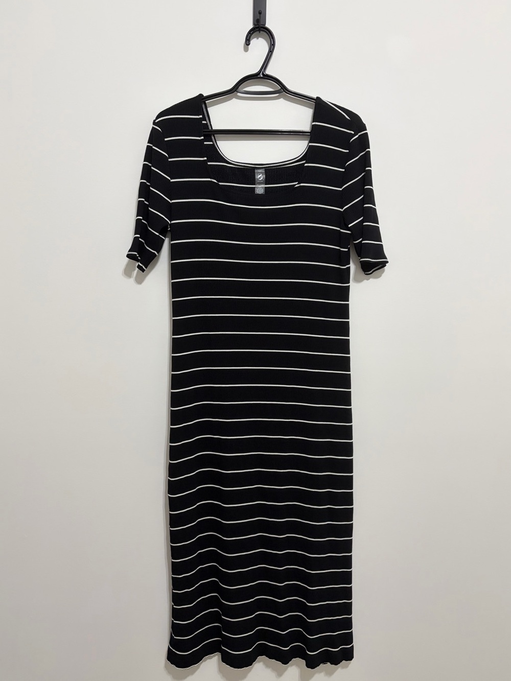 Lou & Grey Black and White Striped Scoop-Neck Midi Dress